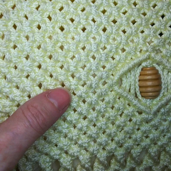 Vintage Boho Cream Macrame Shoulder Bag With Wood Bead Trim & Convertible Strap - Picture 11 of 15